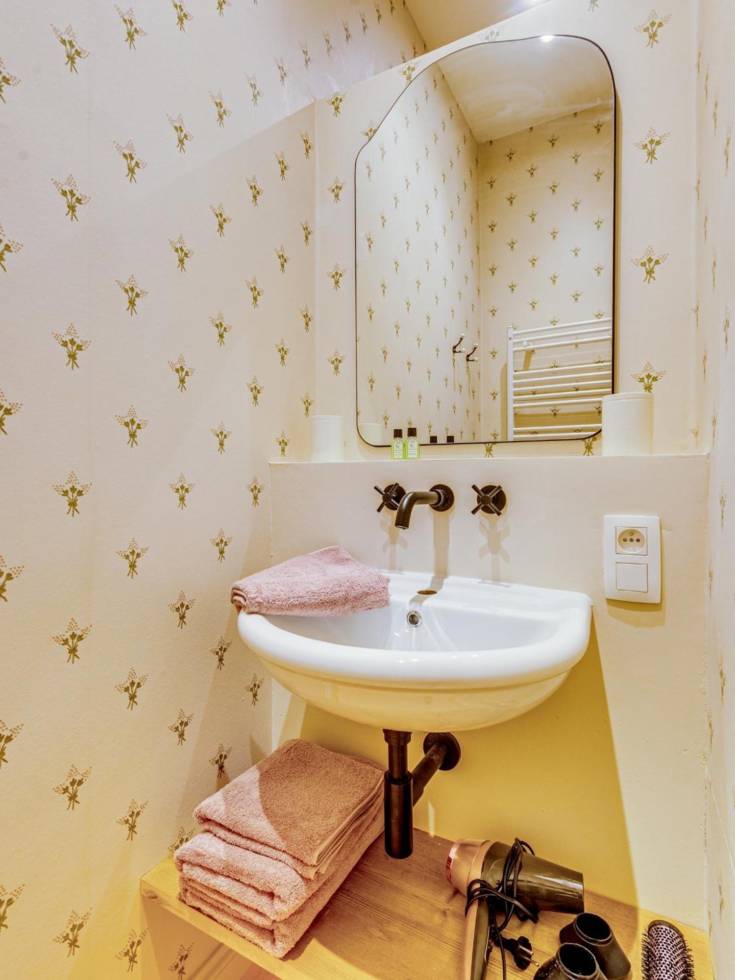 Romantic Escape And Wellness At Miss Tinguett In Privatunterkunft *