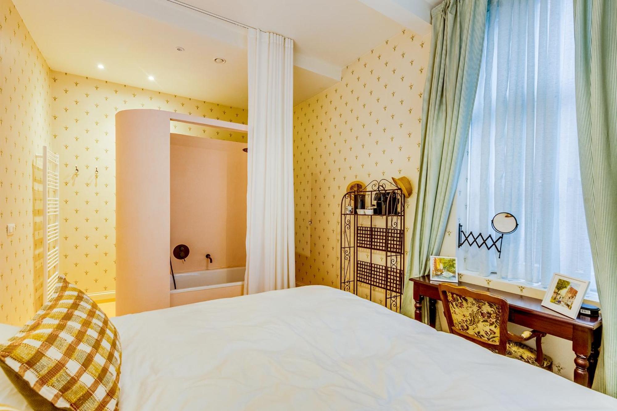 Romantic Escape And Wellness At Miss Tinguett In * Brügge