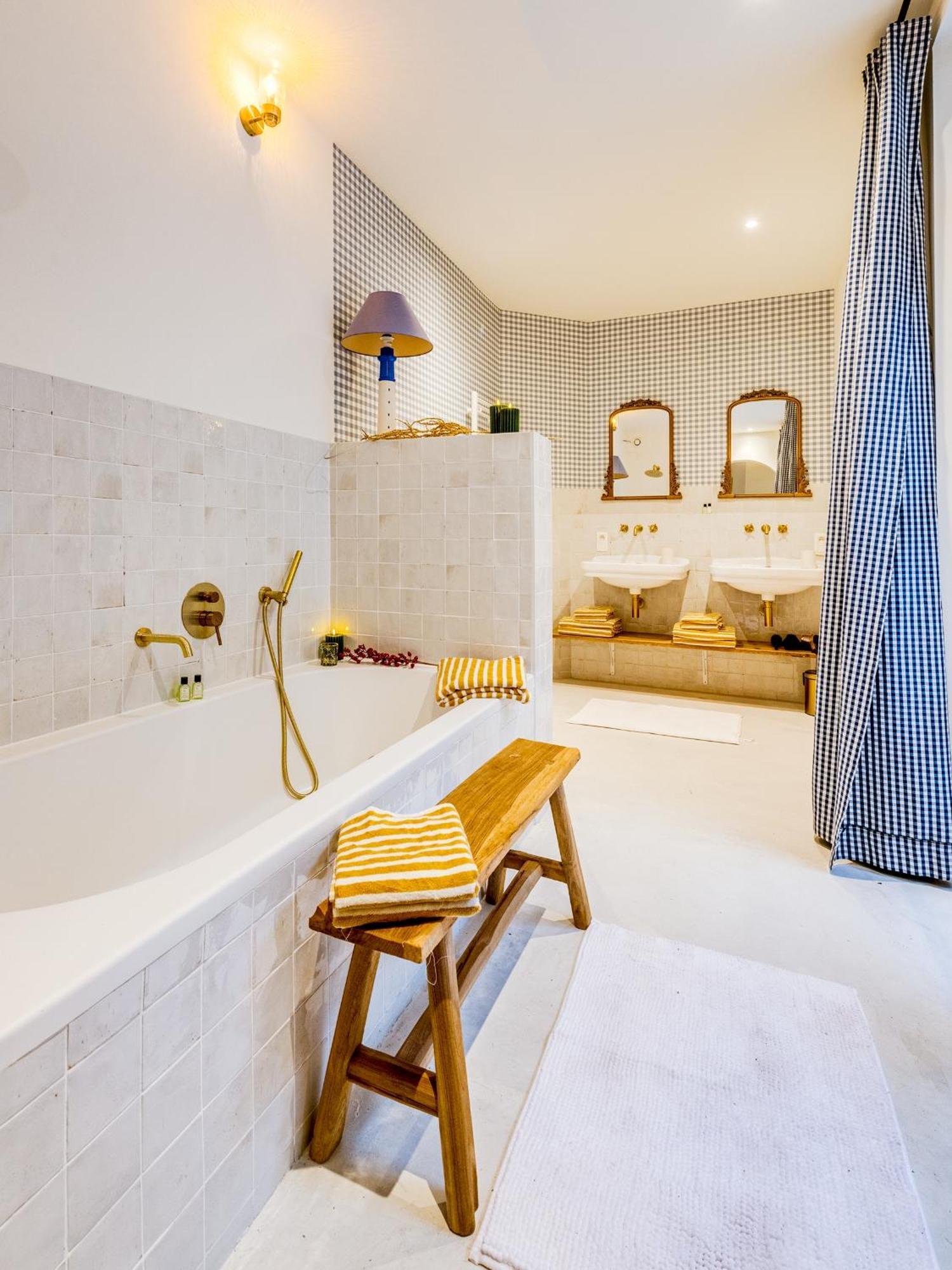 Romantic Escape And Wellness At Miss Tinguett In Privatunterkunft Brügge